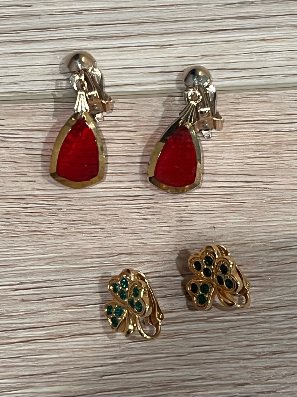 2 Pair Clip On Earrings Gold-Tone Red Drop and 3 Leaf Clovers Clip-On Earrings